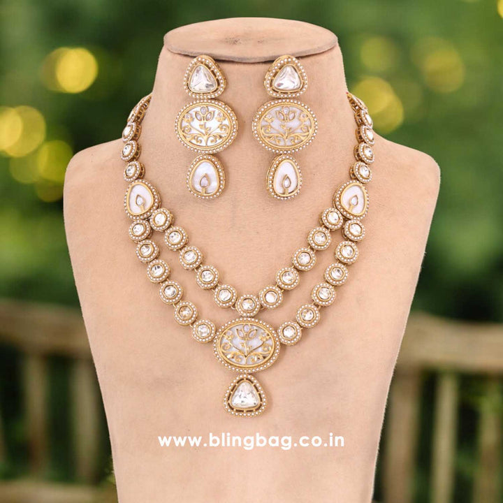 Golden Shrina Kundan Jewellery Set