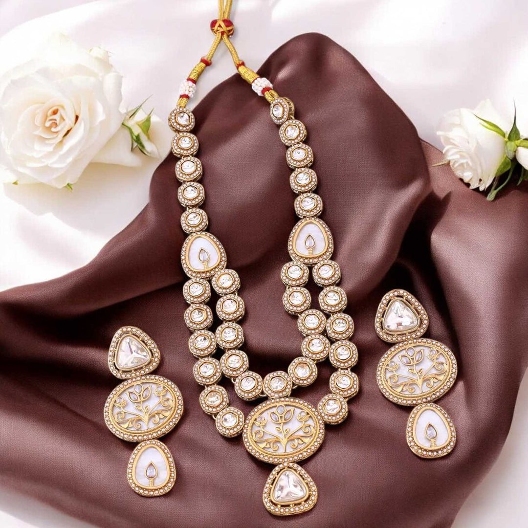 Golden Shrina Kundan Jewellery Set