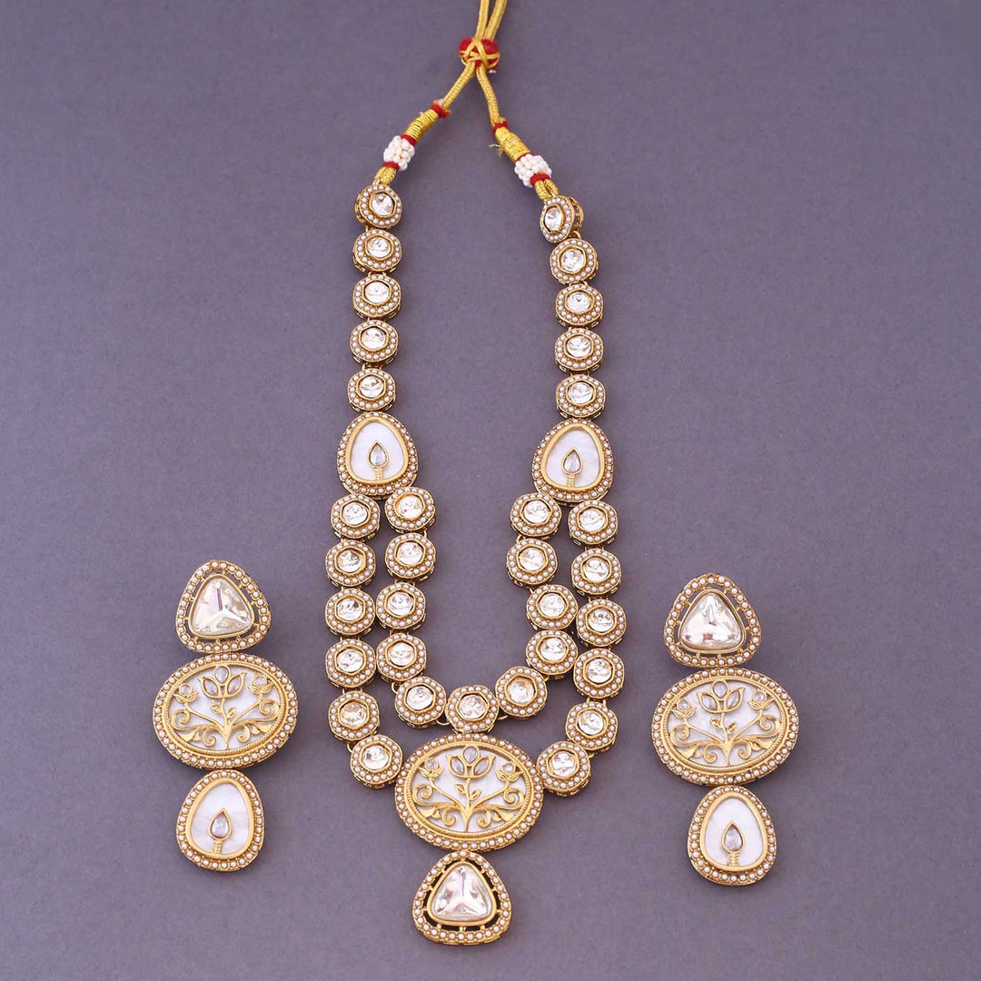 Golden Shrina Kundan Jewellery Set
