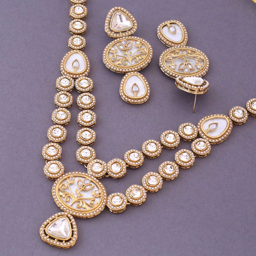 Golden Shrina Kundan Jewellery Set