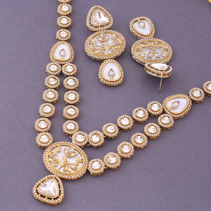Golden Shrina Kundan Jewellery Set