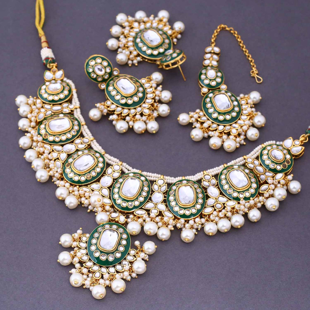 Ivory Aachal Kundan Jewellery Set