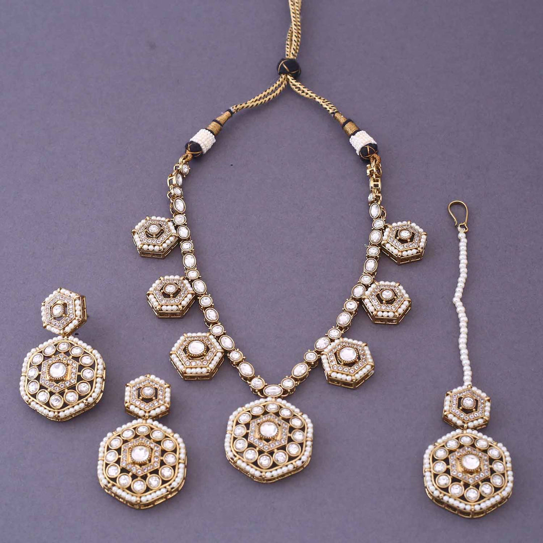 Ivory Caroliya Kundan Jewellery Set