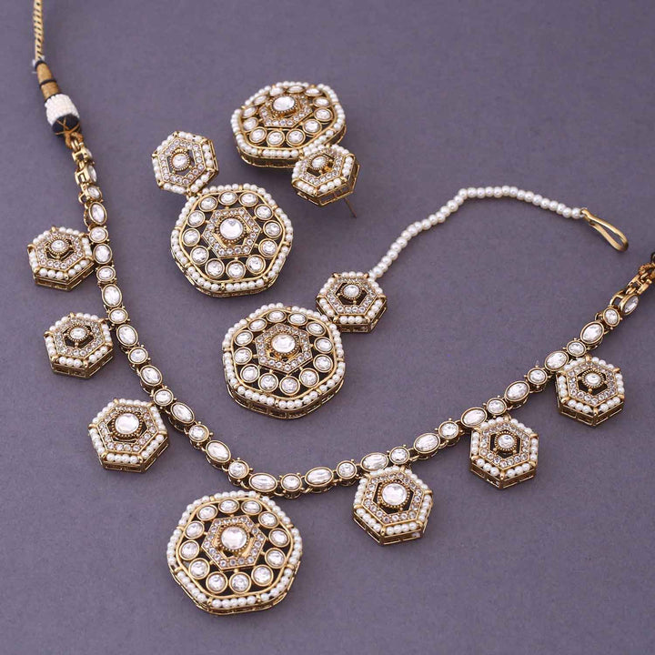 Ivory Caroliya Kundan Jewellery Set