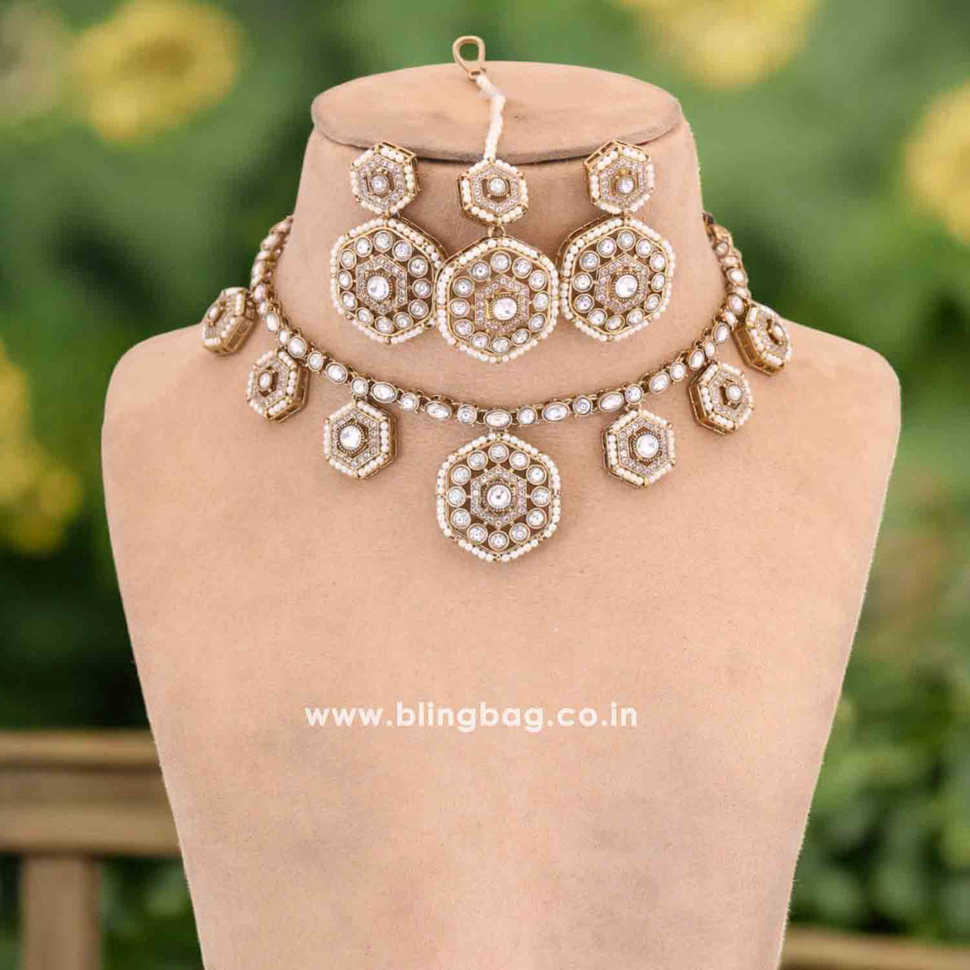 Ivory Caroliya Kundan Jewellery Set