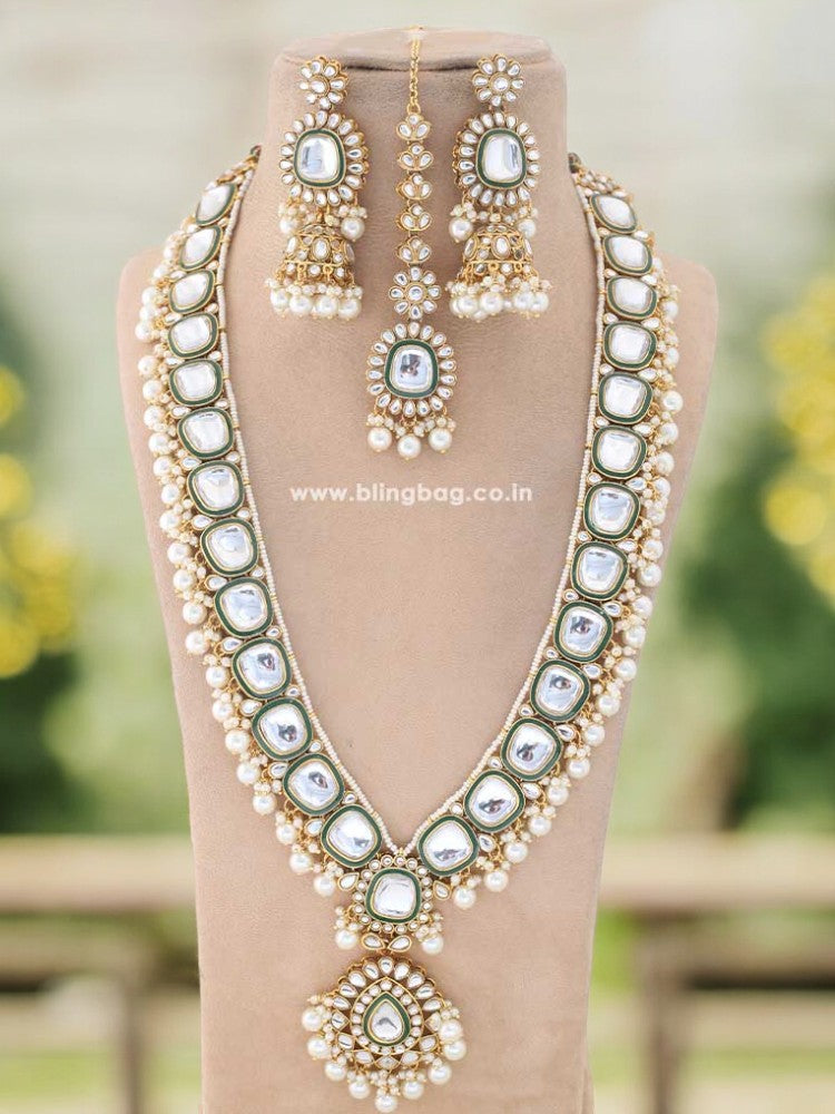 Ivory Dharuna Kundan Jewellery Set