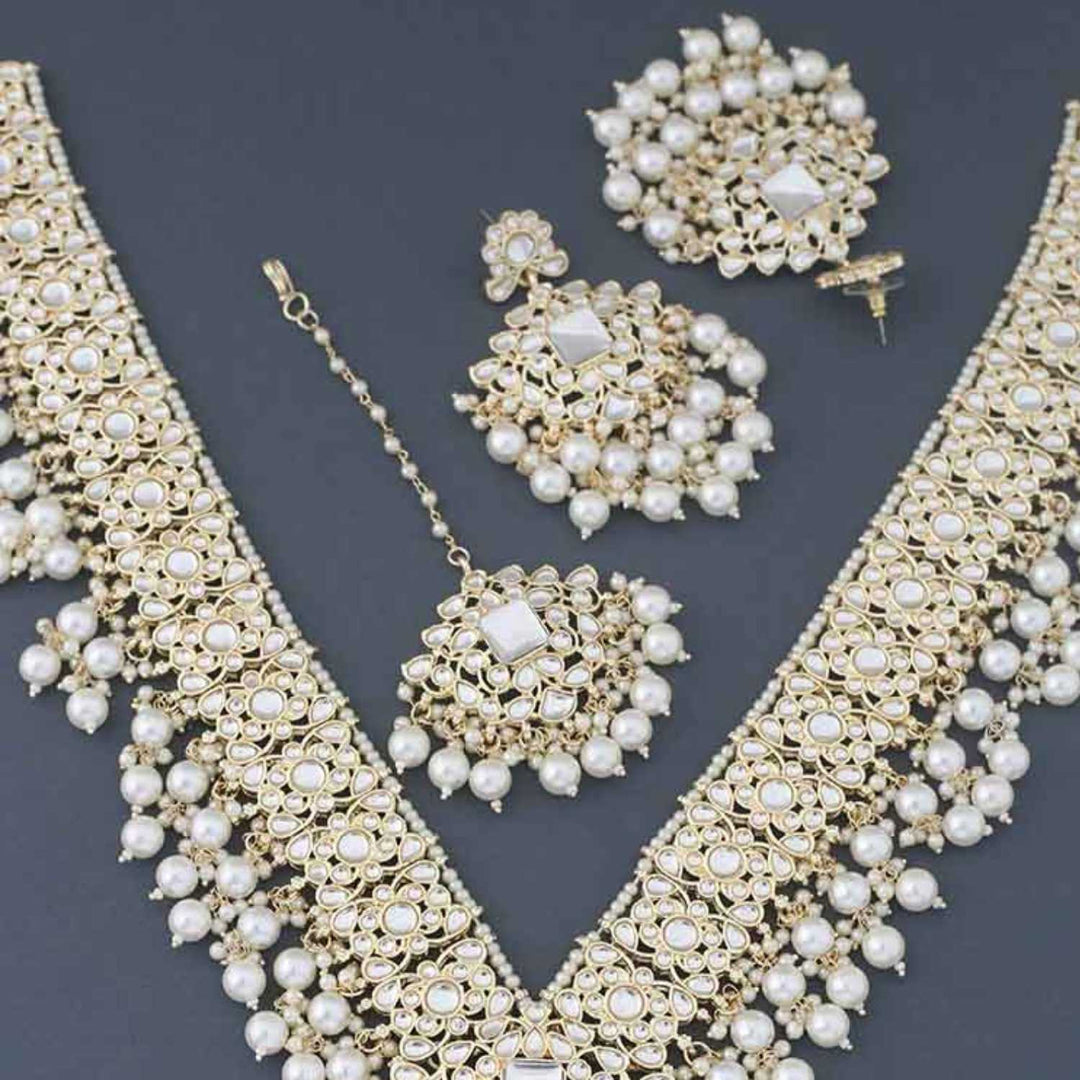 Ivory Gracia Kundan Jewellery Set