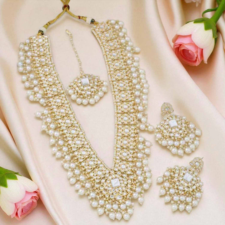Ivory Gracia Kundan Jewellery Set