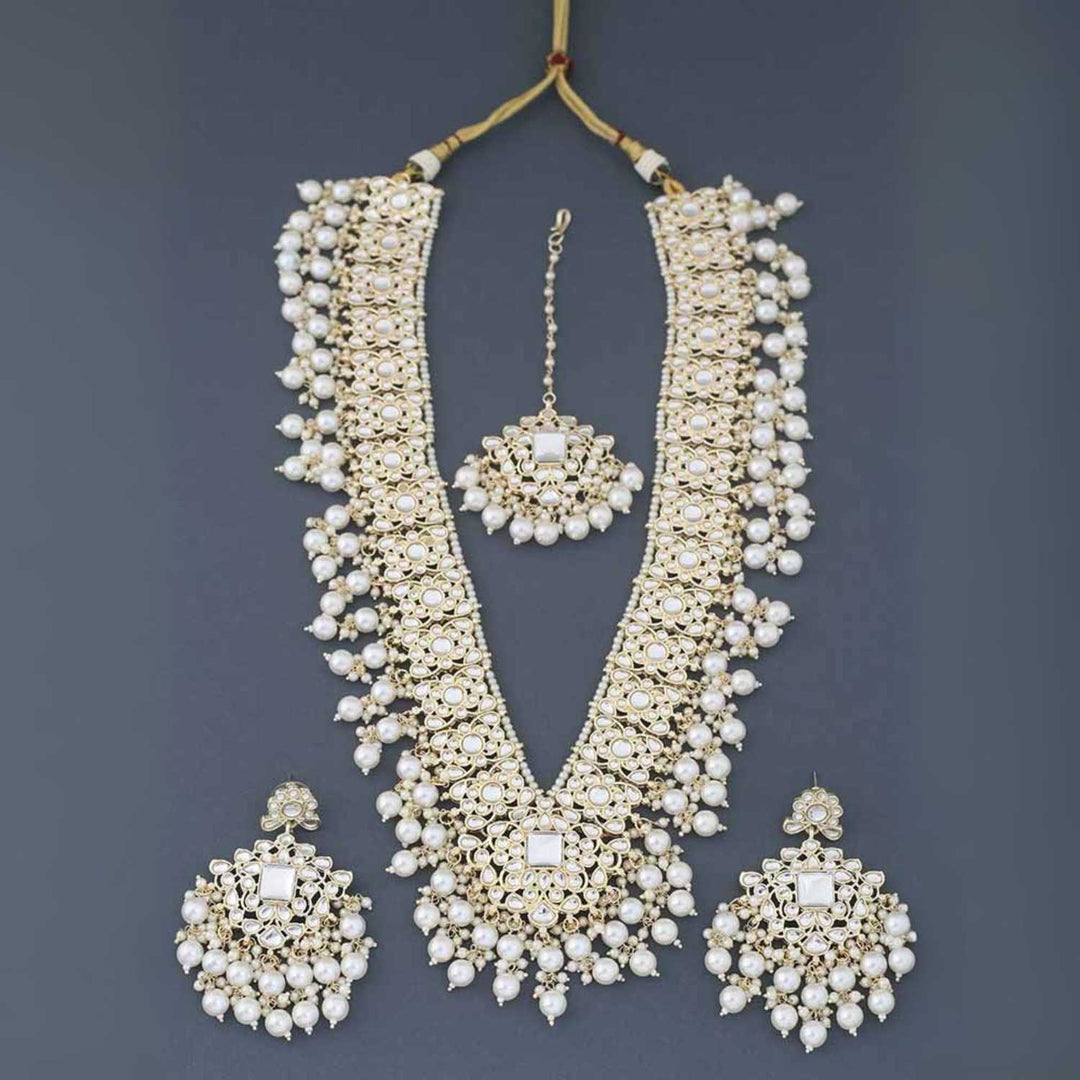 Ivory Gracia Kundan Jewellery Set