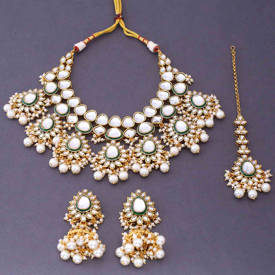 Ivory Maanvita Kundan Jewellery Set
