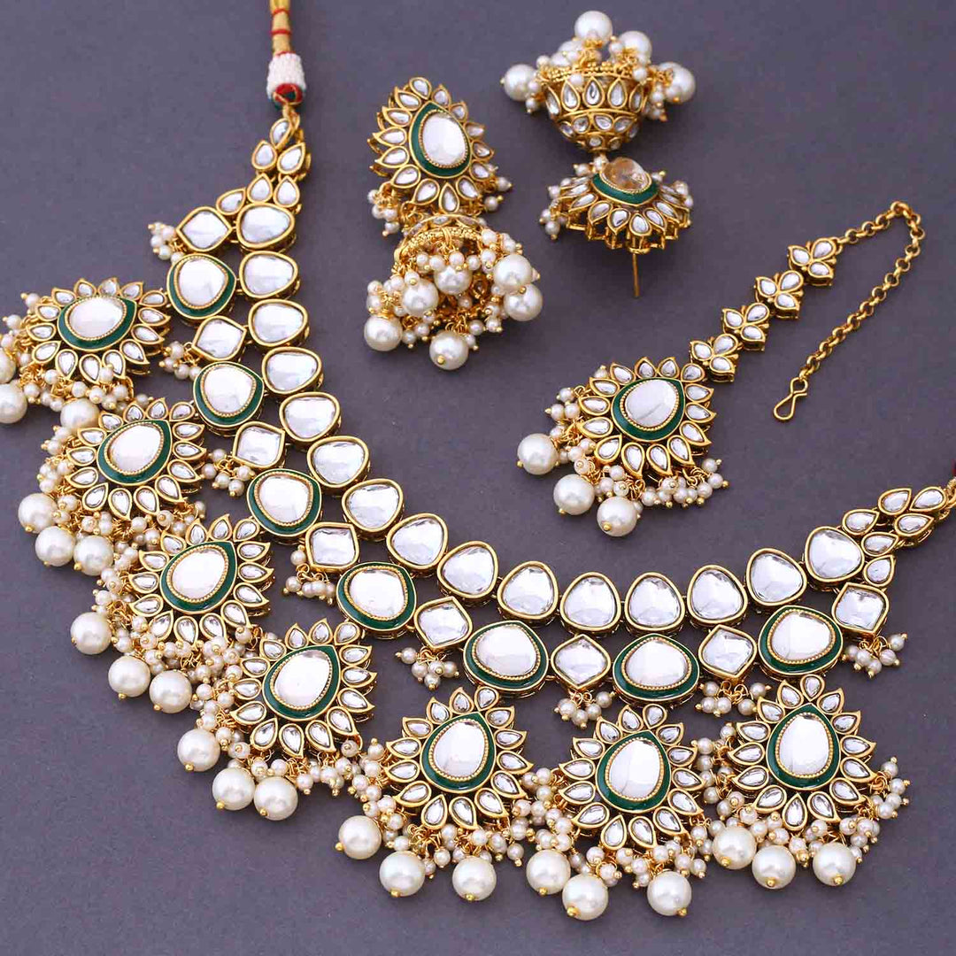 Ivory Maanvita Kundan Jewellery Set