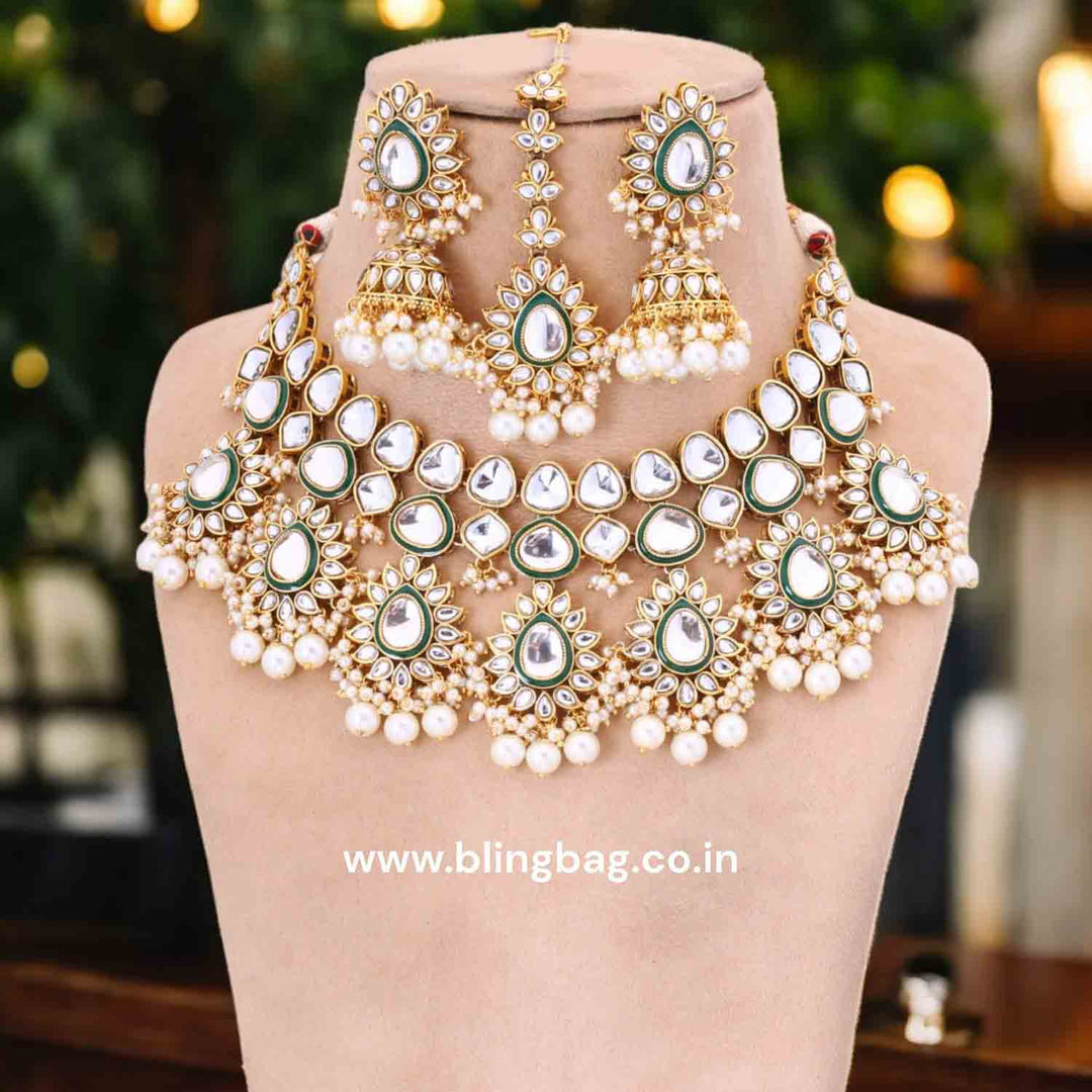 Ivory Maanvita Kundan Jewellery Set