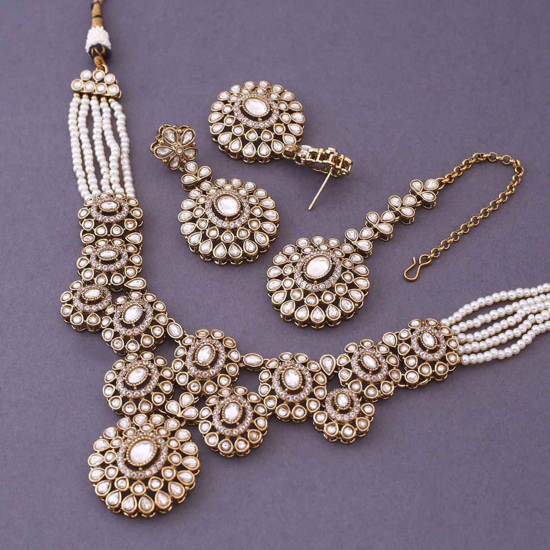 Ivory Merri Kundan Jewellery Set