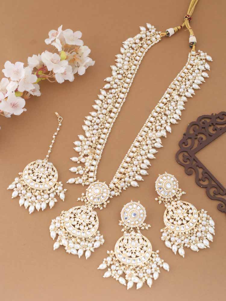 Ivory Nilakshi Kundan Jewellery Set