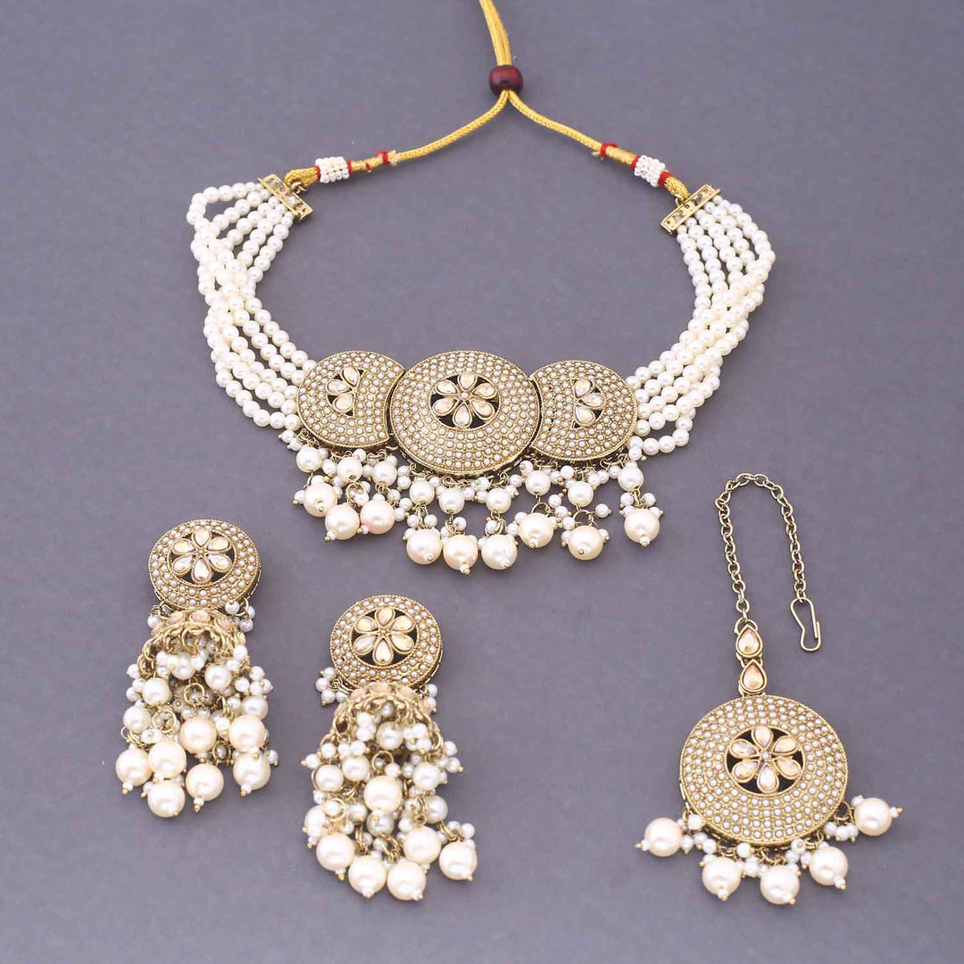 Ivory Oprina Kundan Jewellery Set