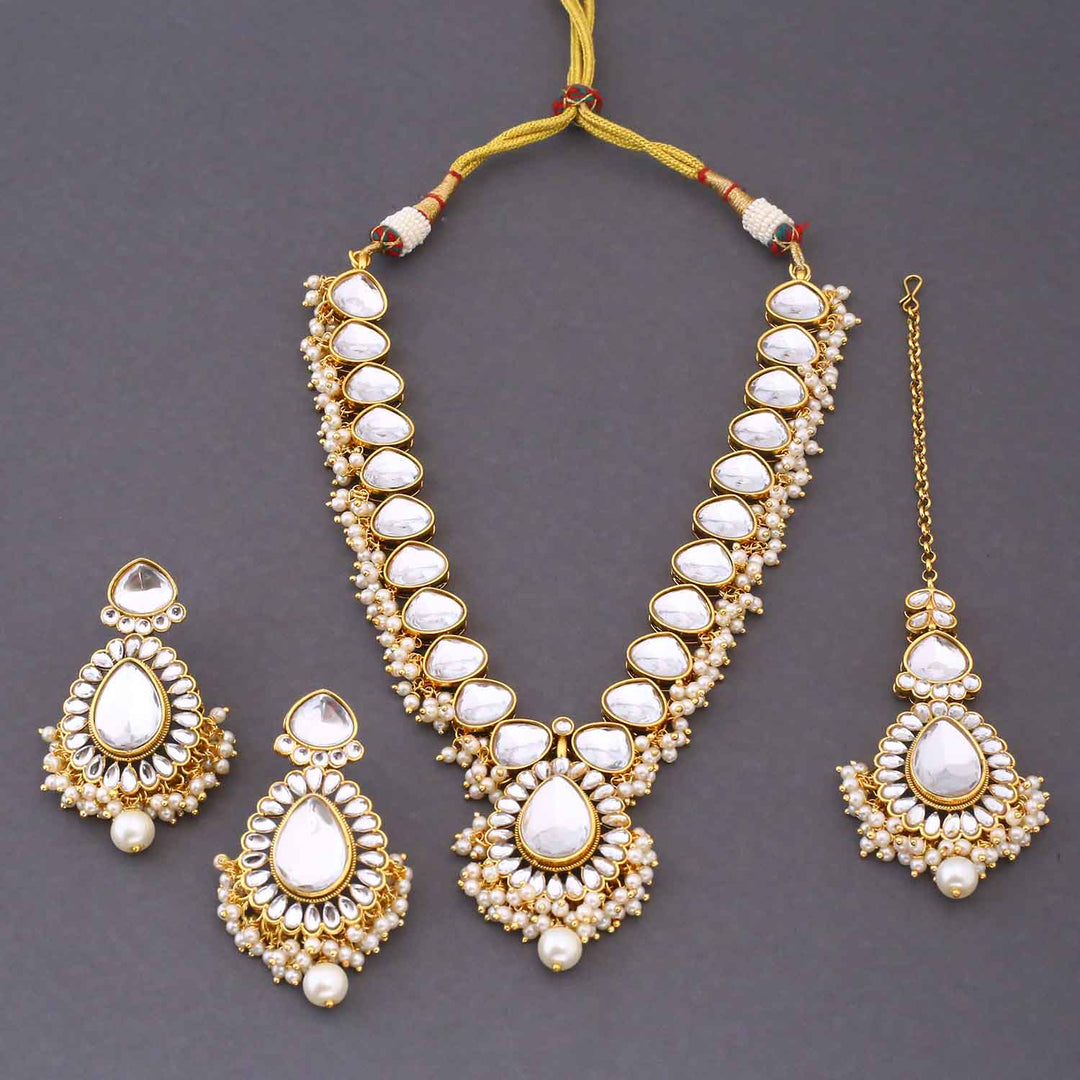 Ivory Qanita Kundan Jewellery Set