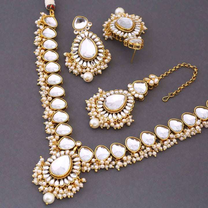 Ivory Qanita Kundan Jewellery Set