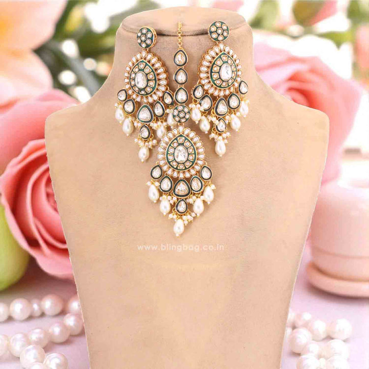 Ivory Saadhvi Kundan Jewellery Set