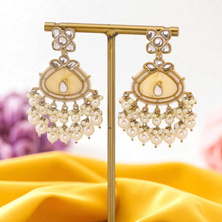 Ivory Sarmi Chandbalis