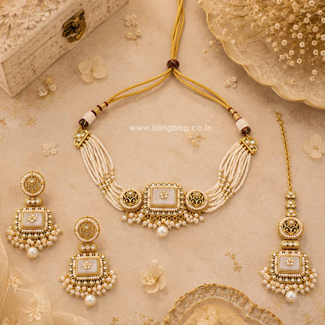 Ivory Siyashi Kundan Jewellery Set