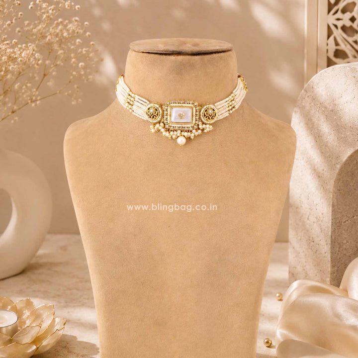 Ivory Siyashi Kundan Jewellery Set