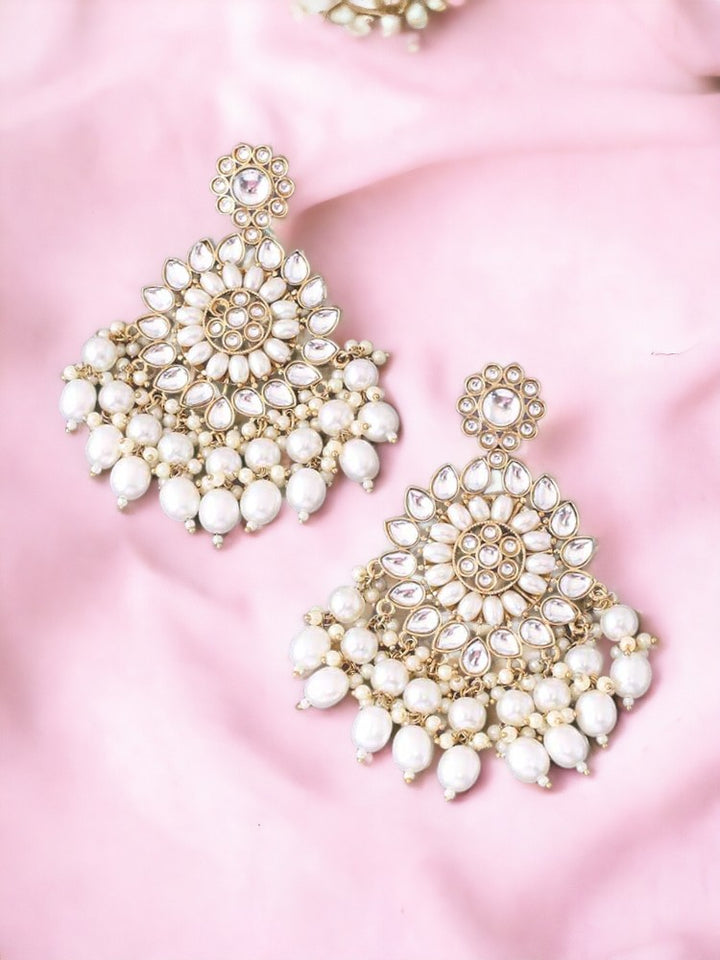 Ivory Triguna Chaandbalis