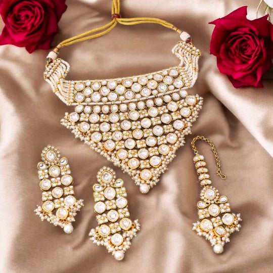 Ivory Urmisha Kundan Jewellery Set