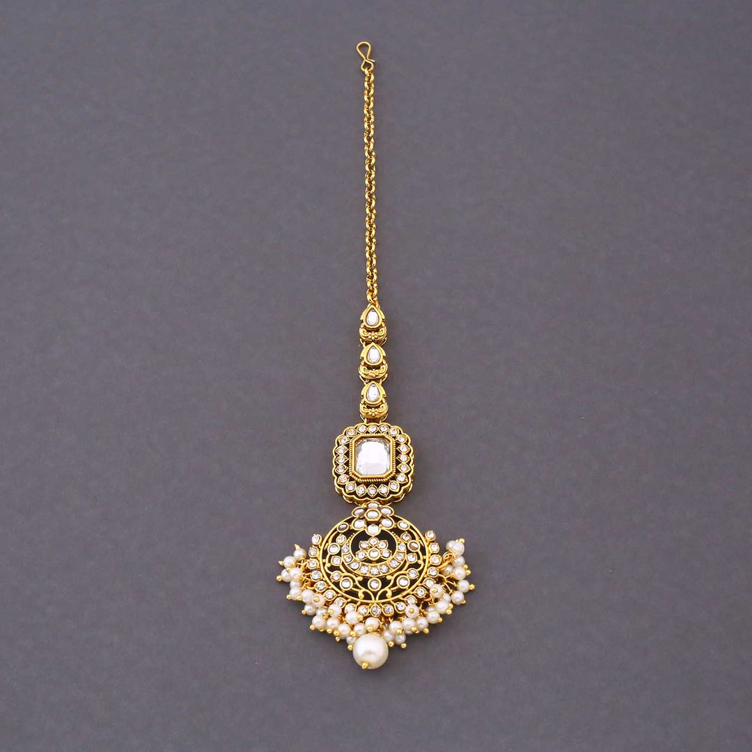 Ivory Varnika Kundan Bridal Jewellery Set