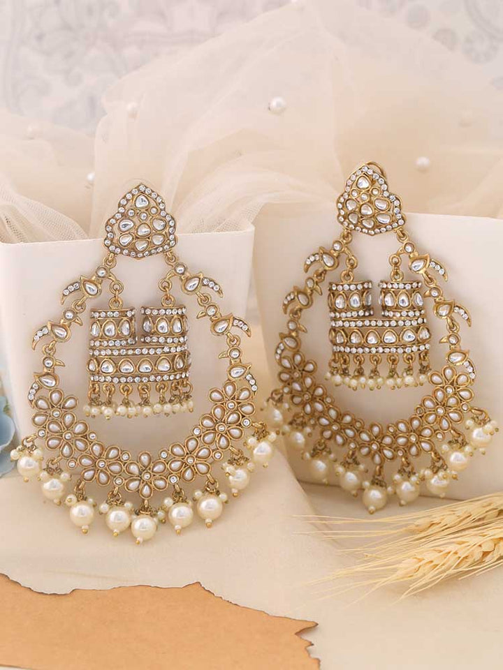 Ivory Zunaira Chaandbalis