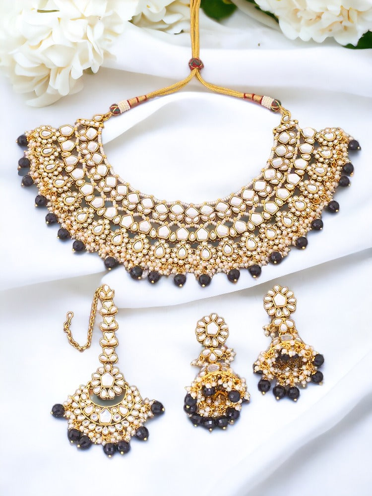Jet Abhaya Kundan Jewellery Set