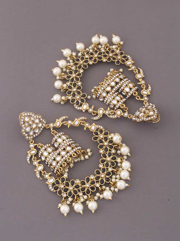 Jet Zunaira Chaandbalis