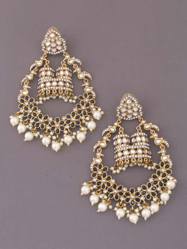 Jet Zunaira Chaandbalis