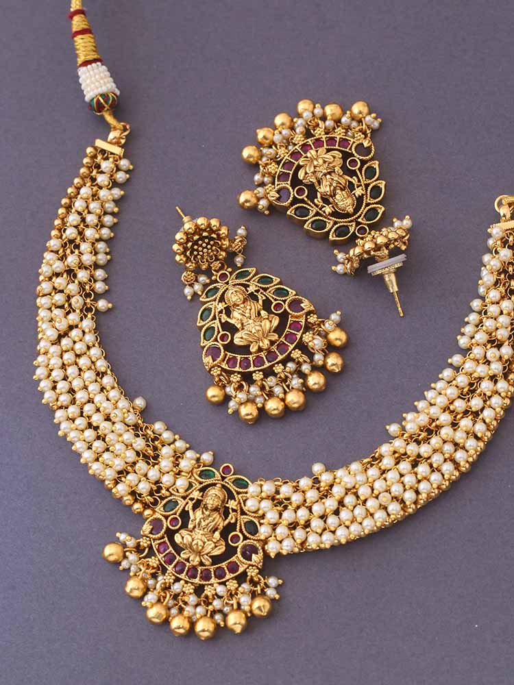Golden Deetya Jewellery Set