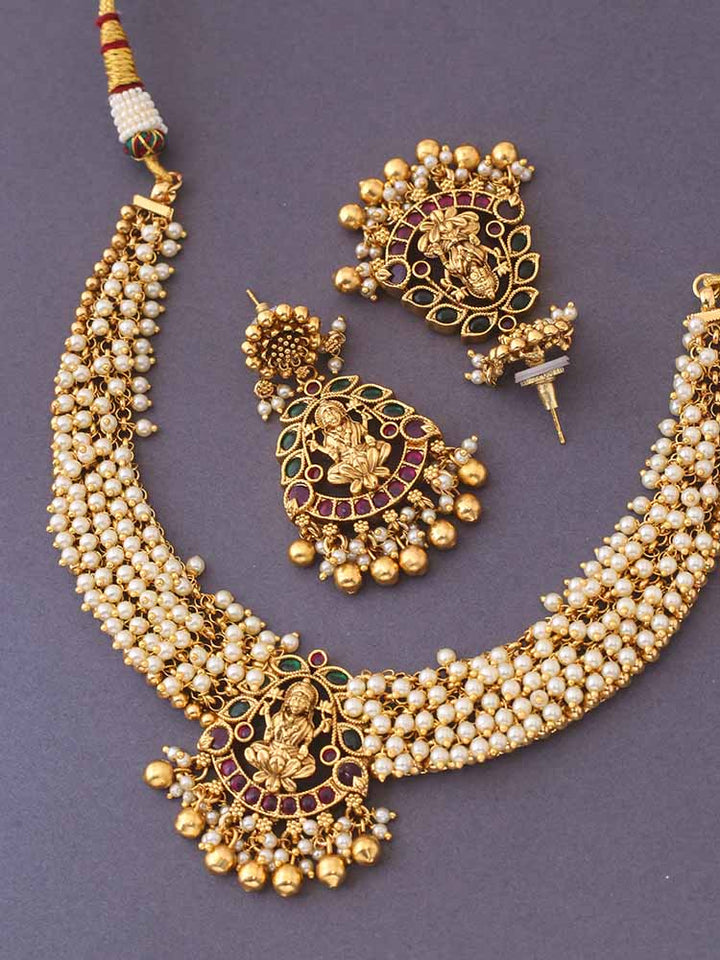 Golden Deetya Jewellery Set