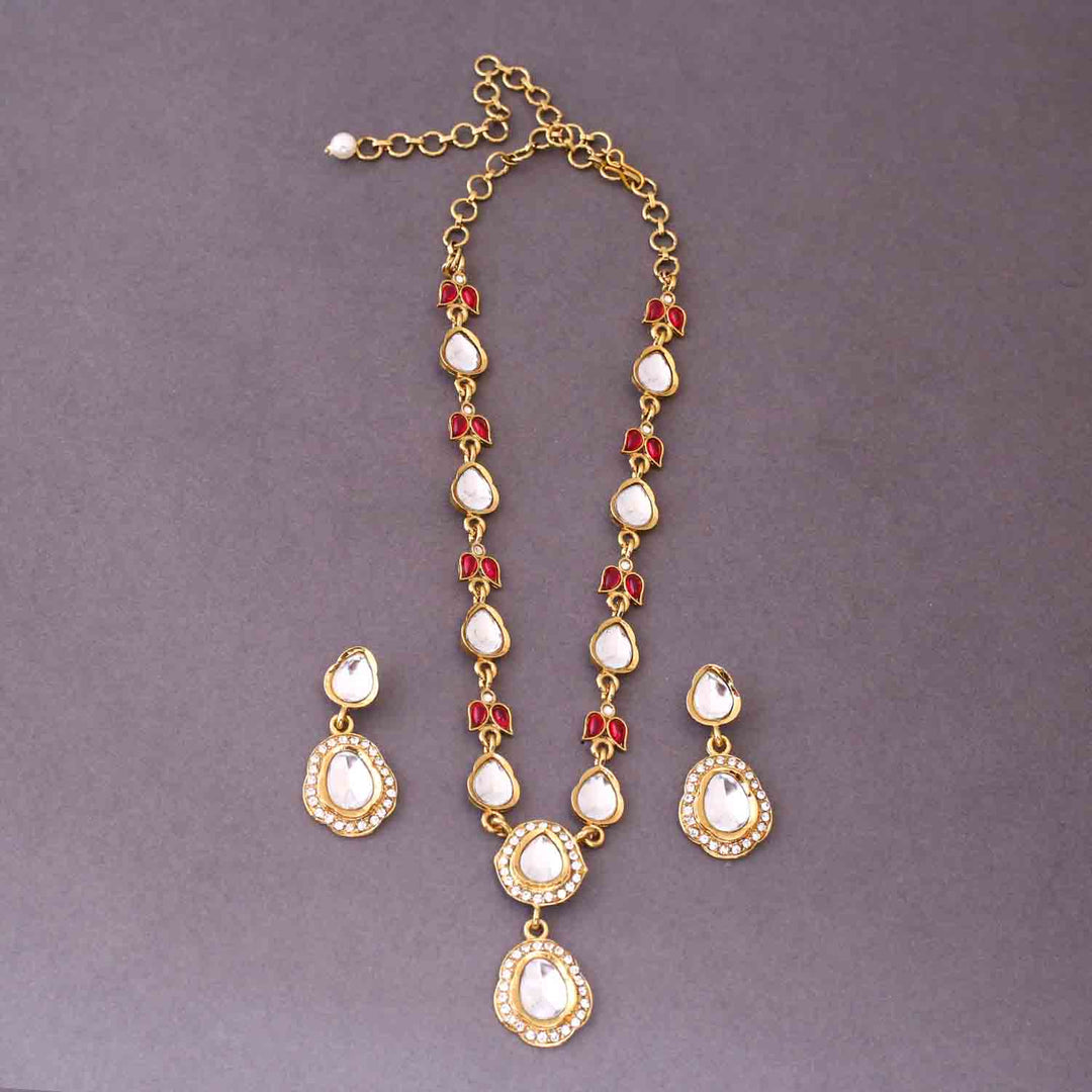 Rani Ambikaa Kundan Jewellery Set