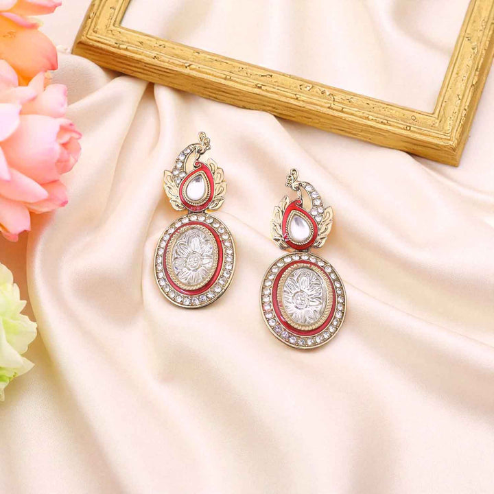 Rani Tathya Danglers