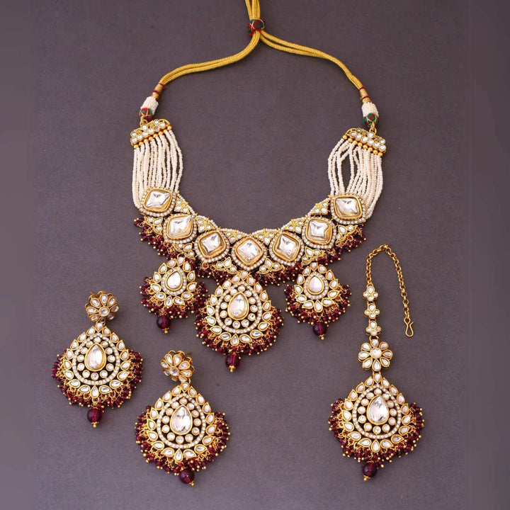 Wine Bhavya Kundan Jewellery Set