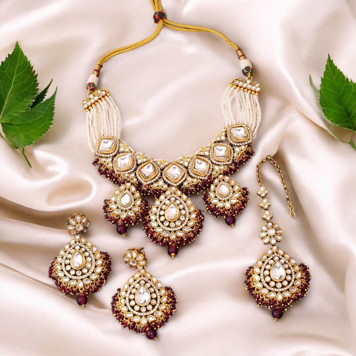 Wine Bhavya Kundan Jewellery Set