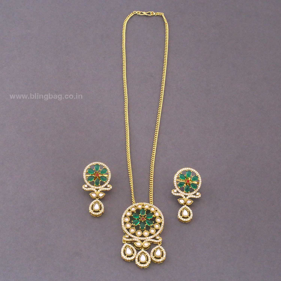 Emerald Isalyn Pendant Set