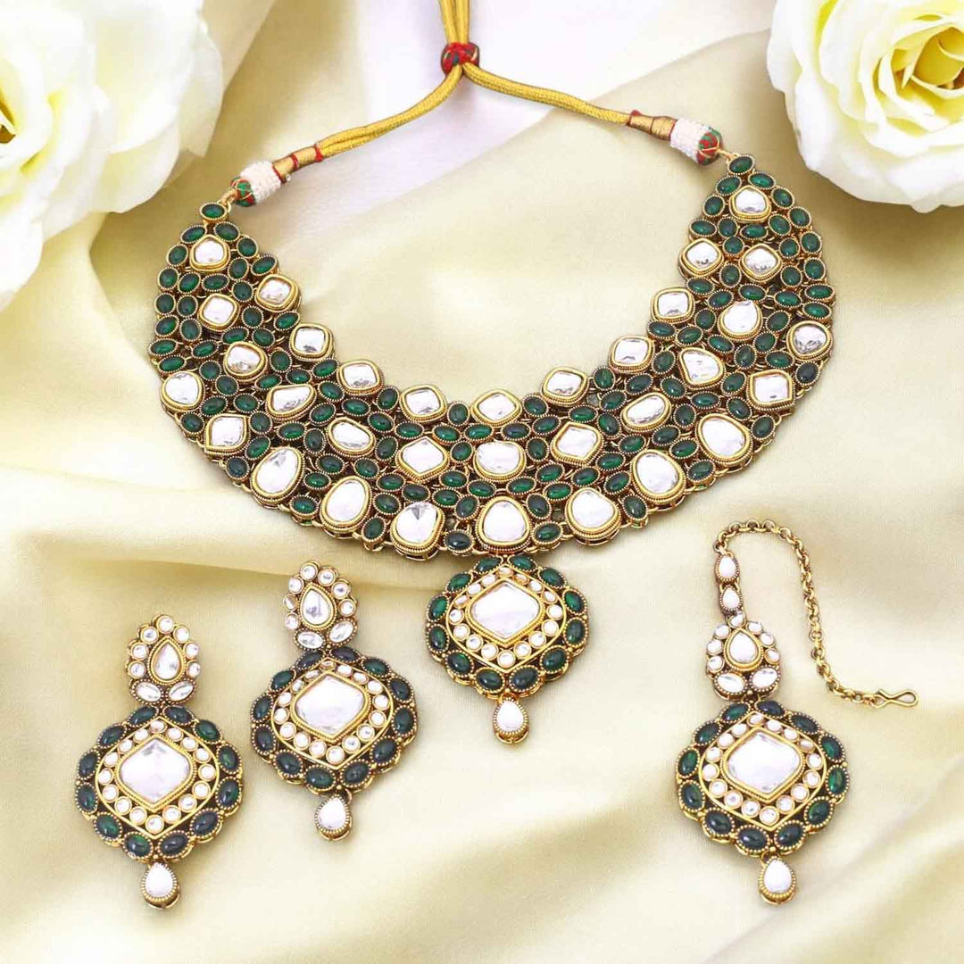 Emerald Priyamvada Kundan Jewellery Set