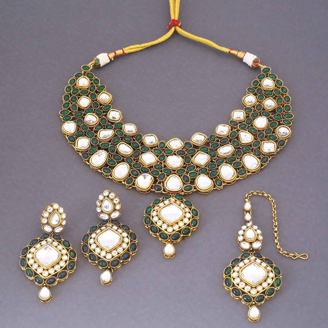 Emerald Priyamvada Kundan Jewellery Set