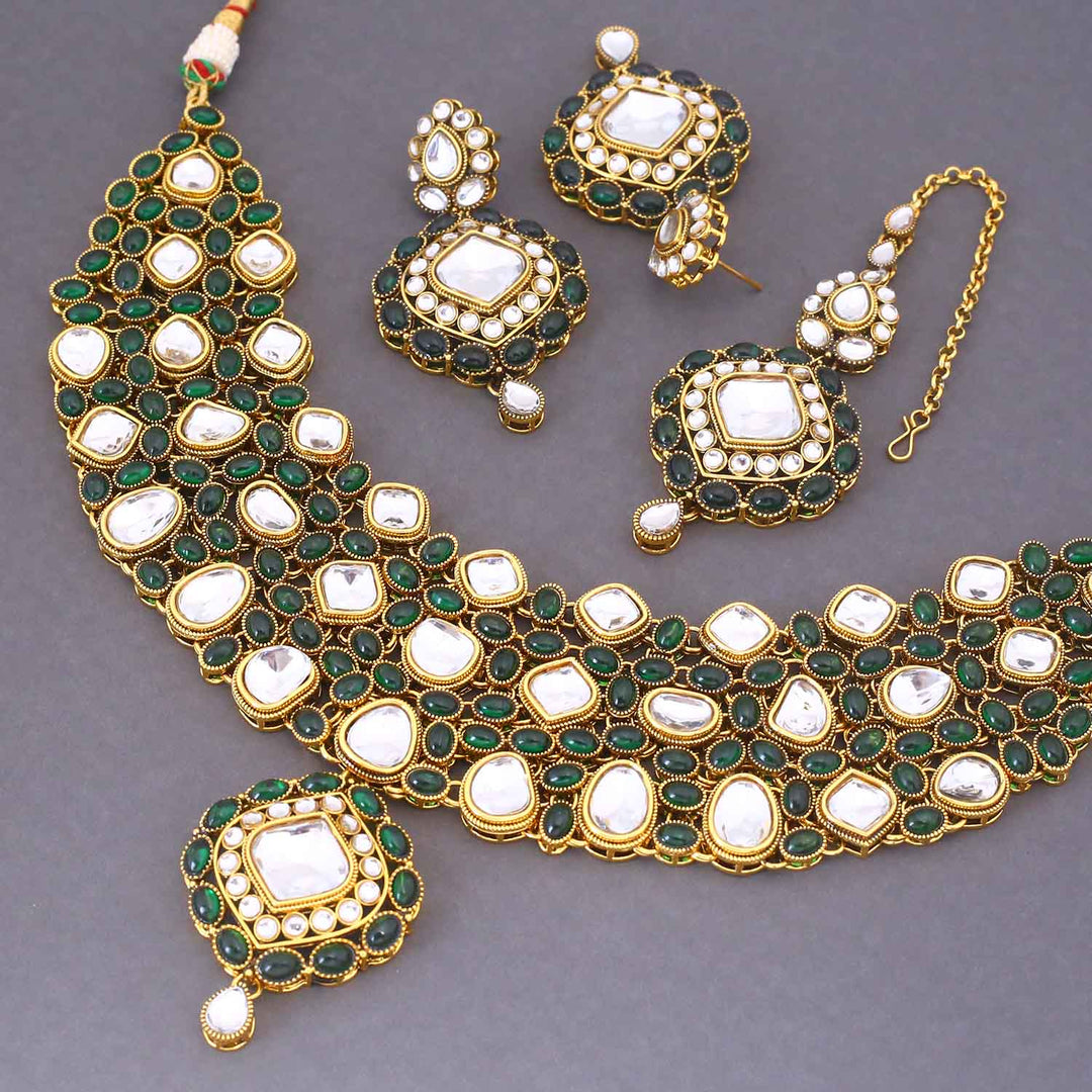 Emerald Priyamvada Kundan Jewellery Set