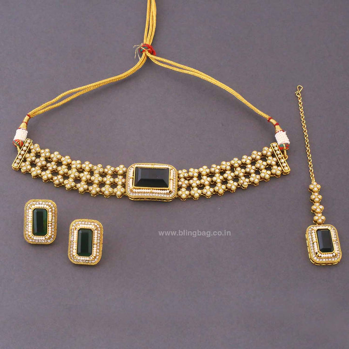 Emerald Shwetra Kundan Jewellery Set