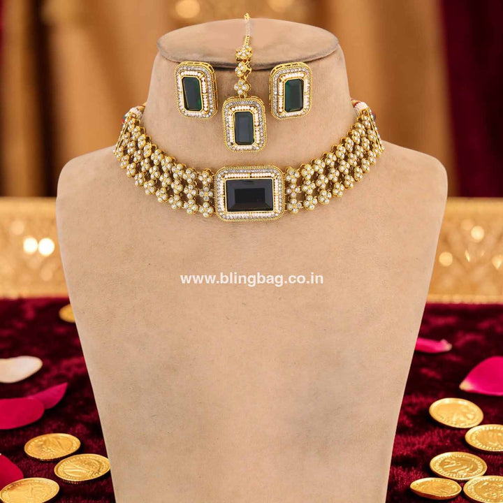 Emerald Shwetra Kundan Jewellery Set