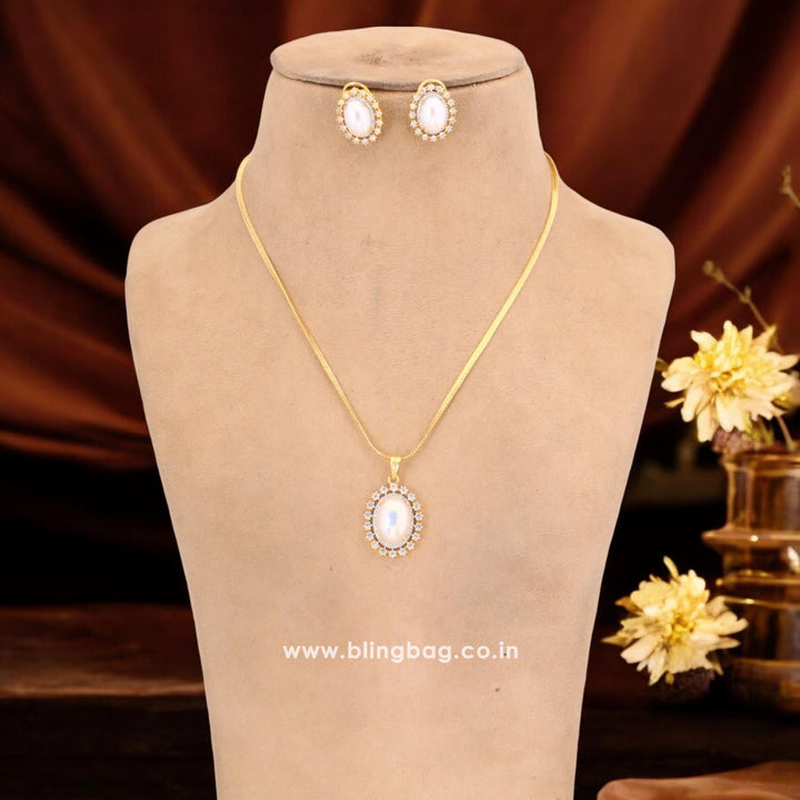 Golden Aila Zirconia Pendant Set