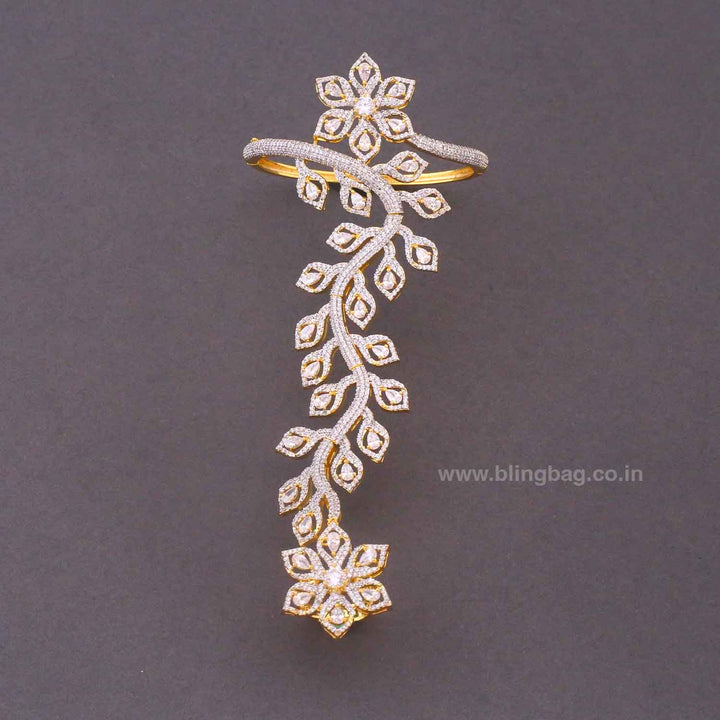 Golden Camilaa Zirconia Hath Phool