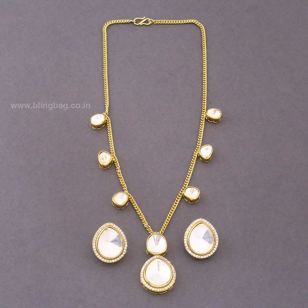 Golden Corisse Pendant Set