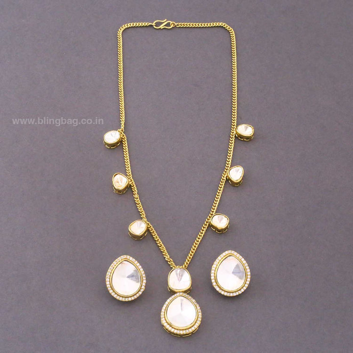 Golden Corisse Pendant Set