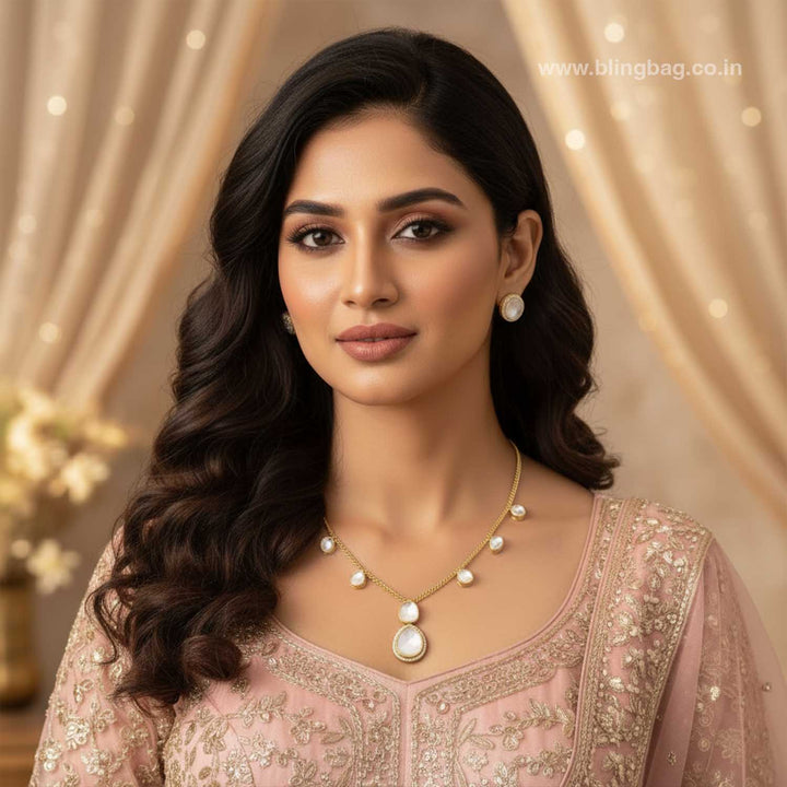 Golden Corisse Pendant Set