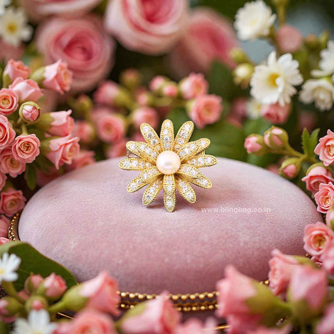 Golden Daisy Brooch